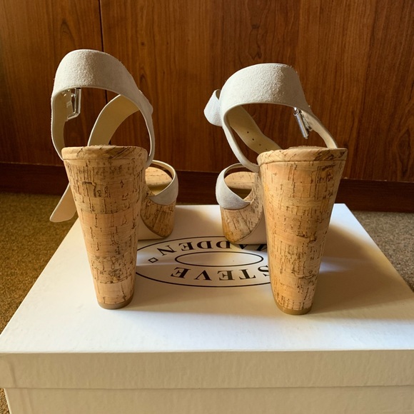 Light brown suede wedge heels - Picture 3 of 3